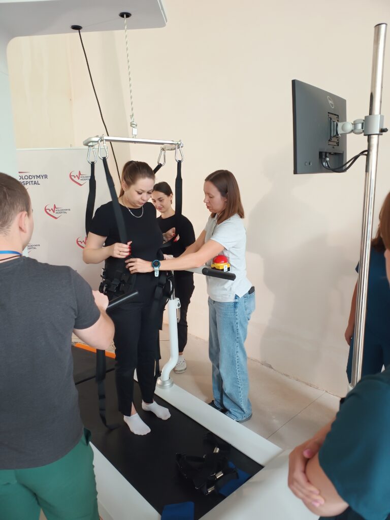 Роботизована реабілітація Yikang у Володимирському ТМО
