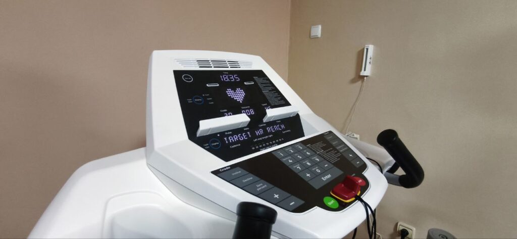 Реабілітаційна доріжка Dyaco у лікарні ім. Карабелеша (Херсон)